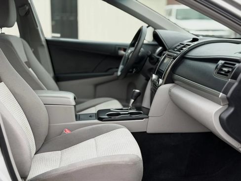 Used 2012 Toyota Camry LE FWD image 11