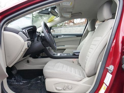 Used 2019 Ford Fusion SE image 12