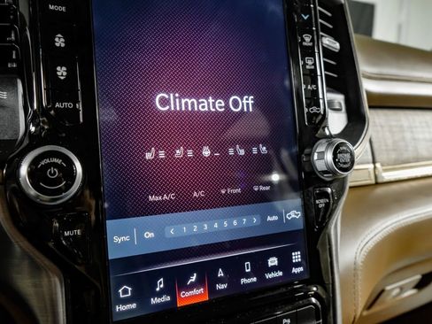 Used 2023 RAM 3500 Limited image 28