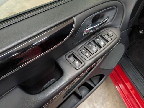 Used 2016 Dodge Grand Caravan SXT FWD image 15
