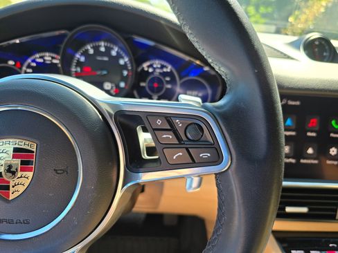 Used 2022 Porsche Cayenne Platinum Edition w/ Premium Package Plus image 17
