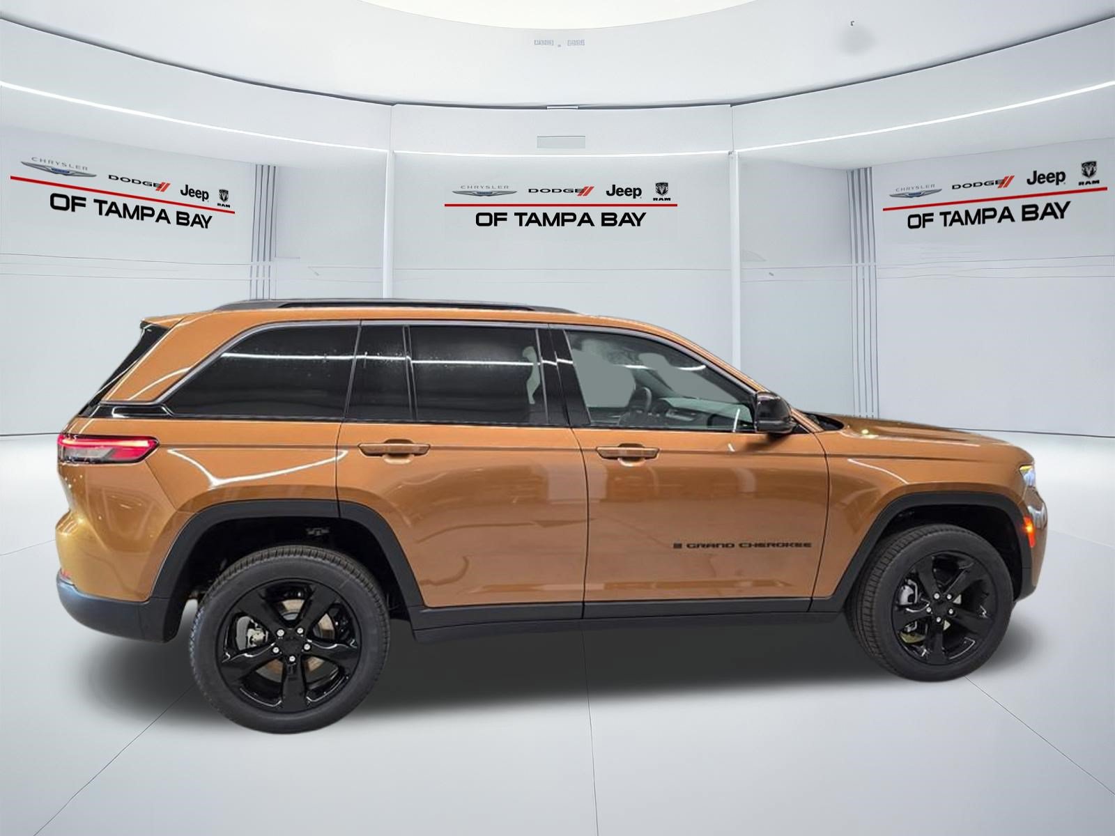 New 2026 Jeep Grand Cherokee Limited w/ Limited Altitude Package AWD/4WD image 7