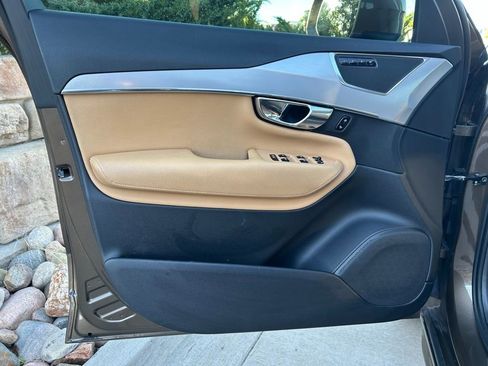 Used 2016 Volvo XC90 T6 Momentum AWD/4WD image 22