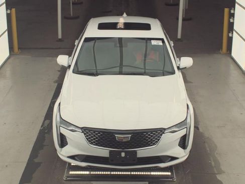 Used 2025 Cadillac CT4 Luxury image 2