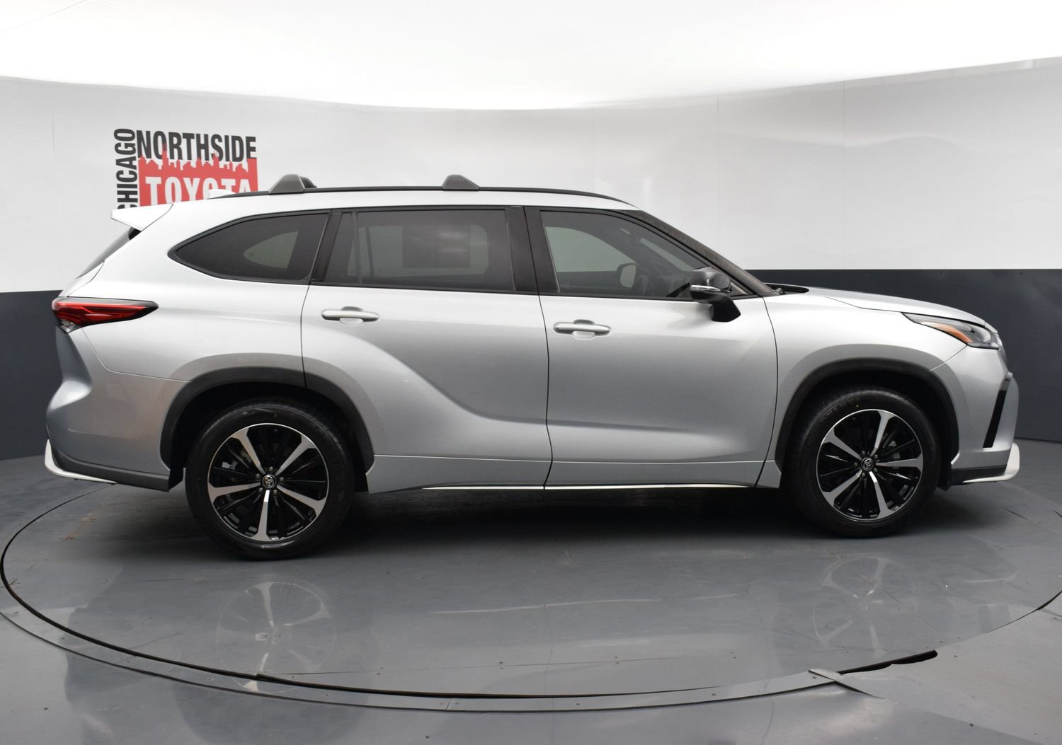 Used 2022 Toyota Highlander XSE AWD/4WD image 5