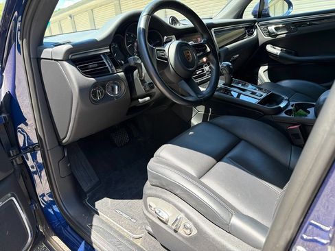 Used 2023 Porsche Macan AWD/4WD image 9
