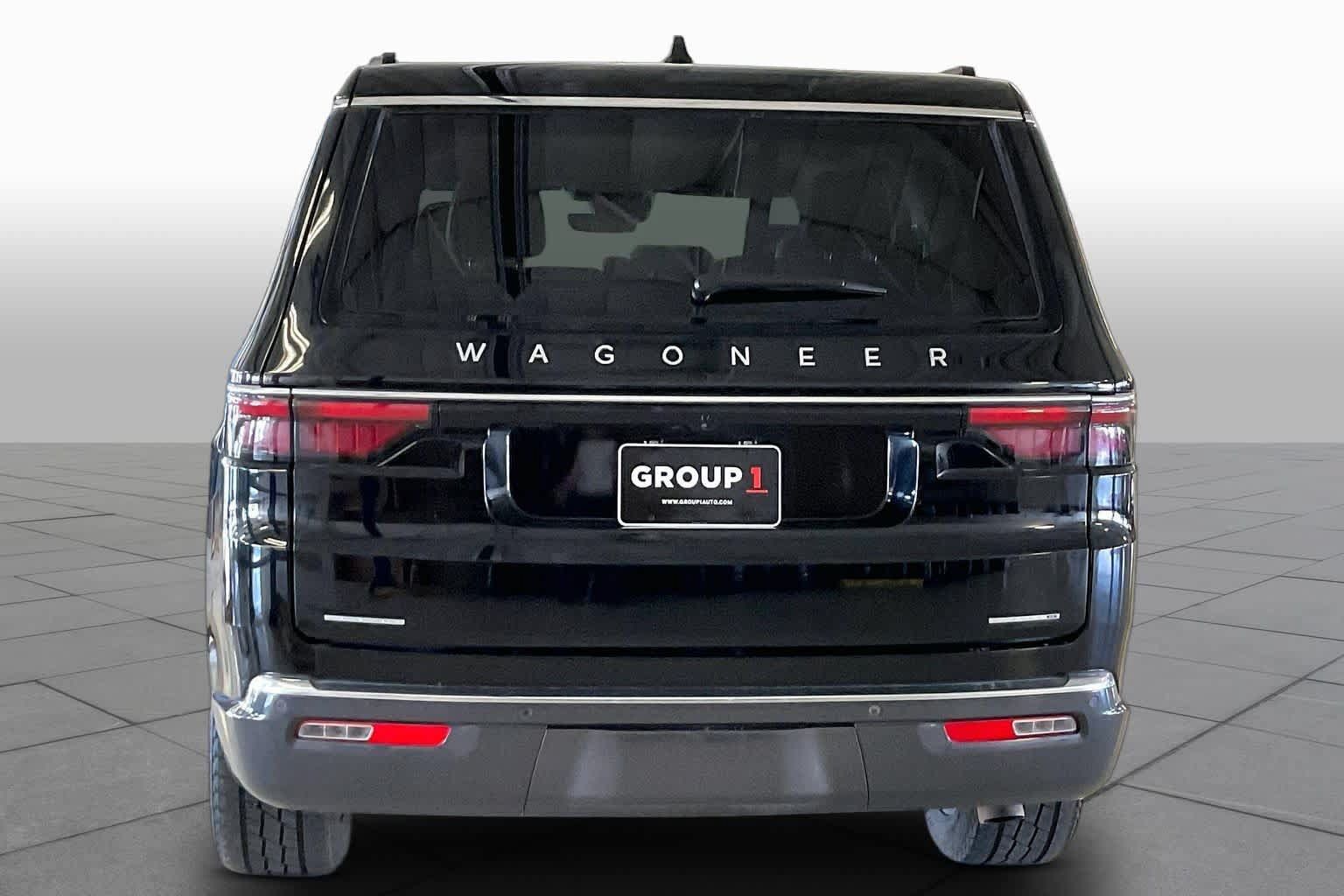 Used 2022 Jeep Wagoneer Series III w/ Rear Seat Video Group 1 AWD/4WD image 4