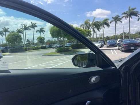 Used 2024 Hyundai Elantra SEL w/ Convenience Package image 19