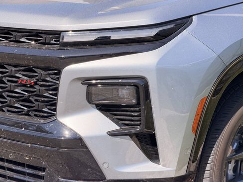 Used 2024 Chevrolet Traverse RS AWD/4WD image 49