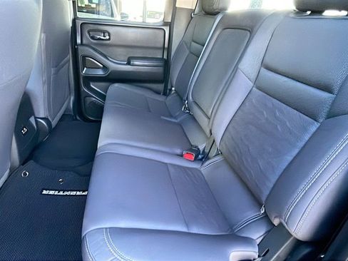 Used 2023 Nissan Frontier SV image 16