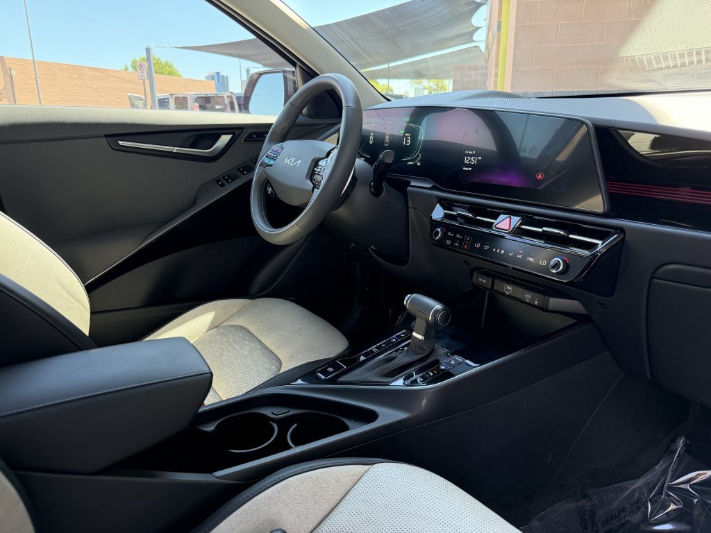 Used 2025 Kia Niro FWD image 40