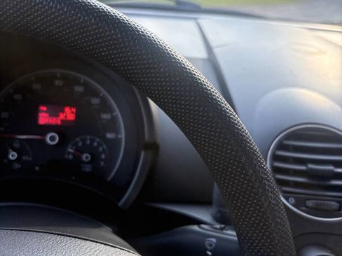 Used 2008 Volkswagen Beetle S image 19