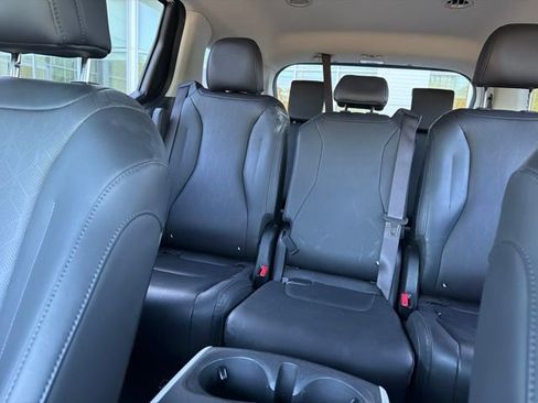 Used 2024 Kia Carnival LX FWD image 15