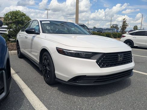 Used 2025 Honda Accord SE image 1
