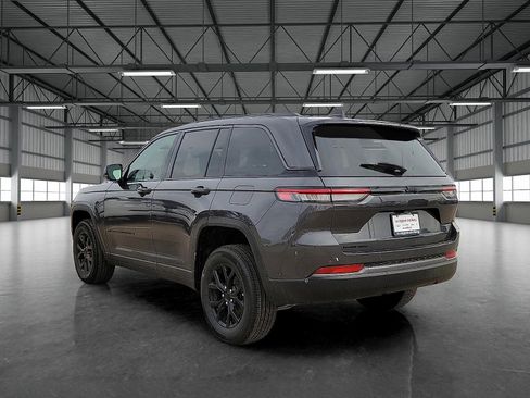 New 2026 Jeep Grand Cherokee Altitude image 3