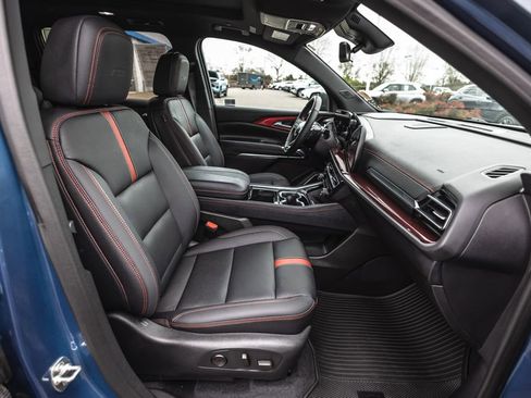 Used 2024 Chevrolet Traverse RS image 29