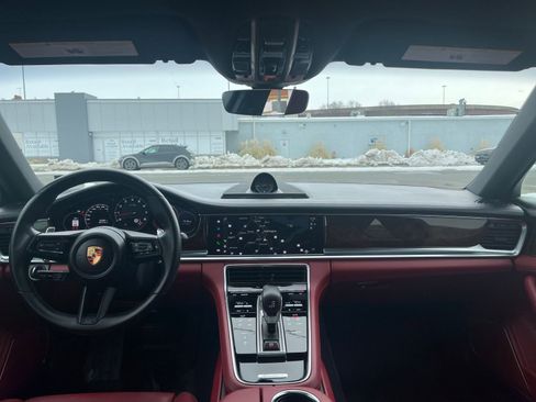 Used 2023 Porsche Panamera image 39