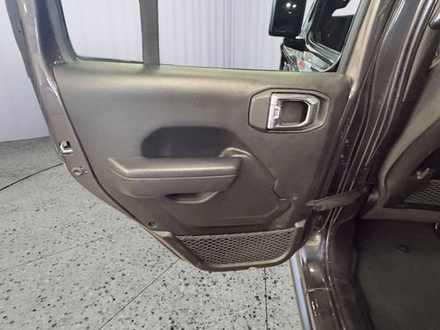 Used 2025 Jeep Wrangler Unlimited Rubicon AWD/4WD image 22