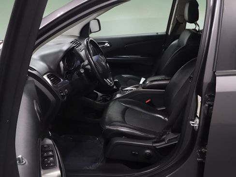 Used 2020 Dodge Journey Crossroad FWD image 9