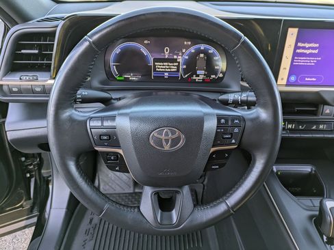 Used 2023 Toyota Crown XLE image 9