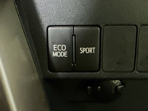 Used 2016 Toyota RAV4 XLE FWD image 38