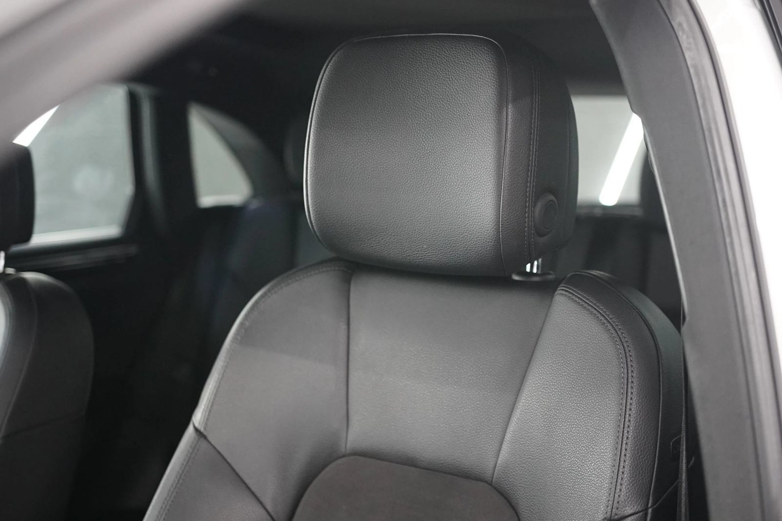 Used 2019 Porsche Macan AWD/4WD image 11