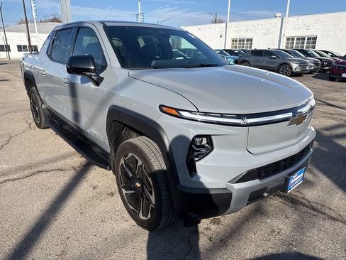 Used 2025 Chevrolet Silverado EV LT w/ LT Premium Package image 2
