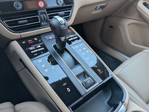 Certified 2025 Porsche Macan S image 16