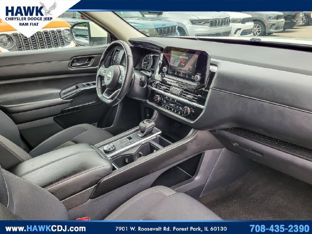 Used 2024 Nissan Pathfinder SV AWD/4WD image 29