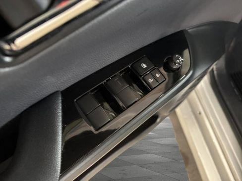 Used 2021 Toyota Prius XLE image 10