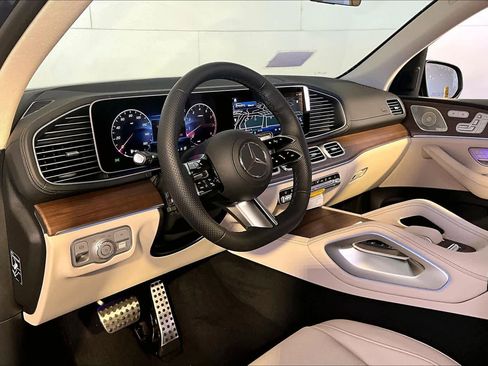 New 2026 Mercedes-Benz GLS 450 4MATIC image 9