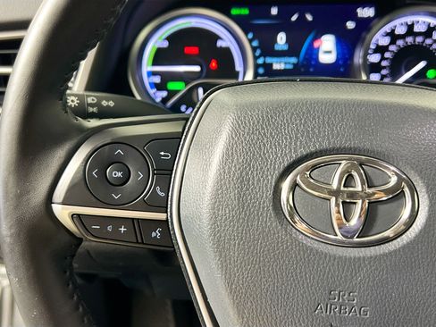 Used 2022 Toyota Camry XLE image 18