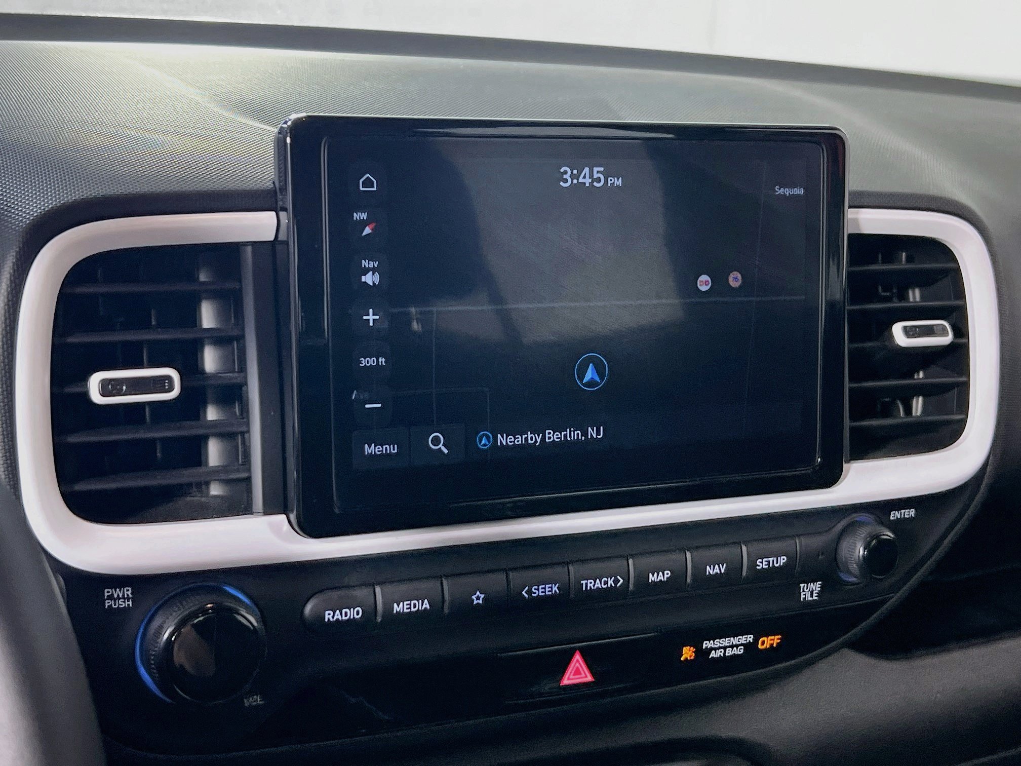 Used 2024 Hyundai Venue Limited FWD image 13