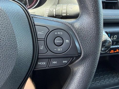 Used 2025 Toyota RAV4 XLE FWD image 25