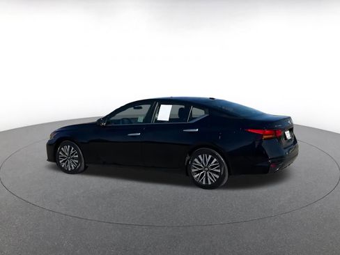 Used 2024 Nissan Altima 2.5 SV image 10