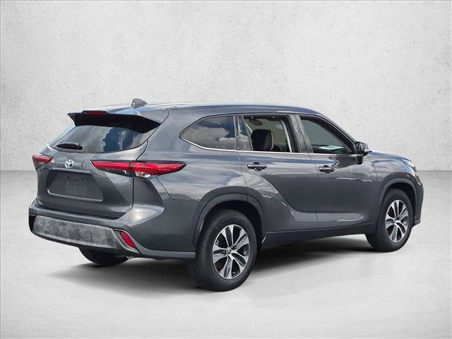 Used 2022 Toyota Highlander XLE FWD image 5