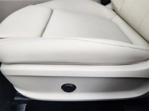 Certified 2026 Mercedes-Benz GLB 250 4MATIC image 9