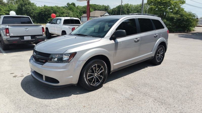 Used 2018 Dodge Journey SE w/ Blacktop Package FWD image 1