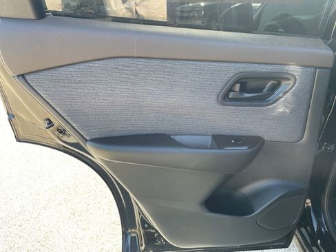 Used 2023 Nissan Rogue S AWD/4WD image 41