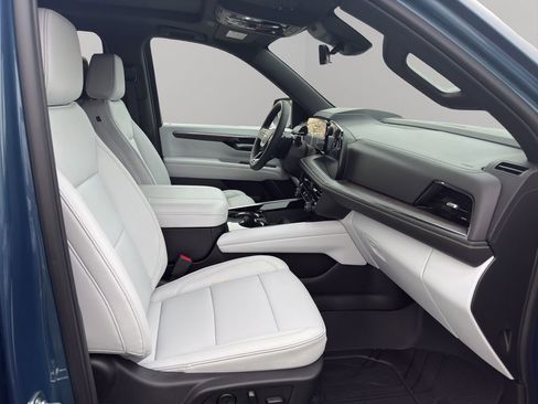 New 2026 Chevrolet Suburban Premier image 20