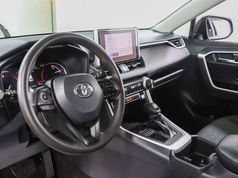 Used 2024 Toyota RAV4 XLE FWD image 22