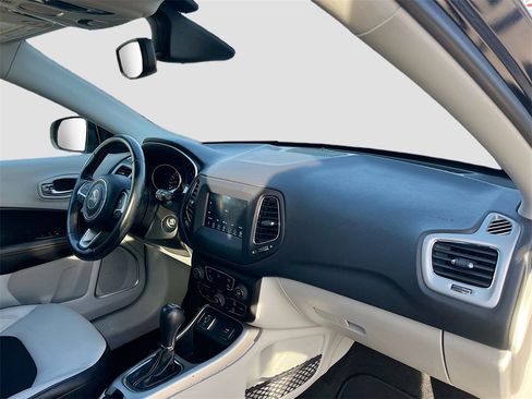 Used 2020 Jeep Compass Latitude image 28