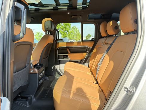 Used 2023 Land Rover Defender 110 S AWD/4WD image 5