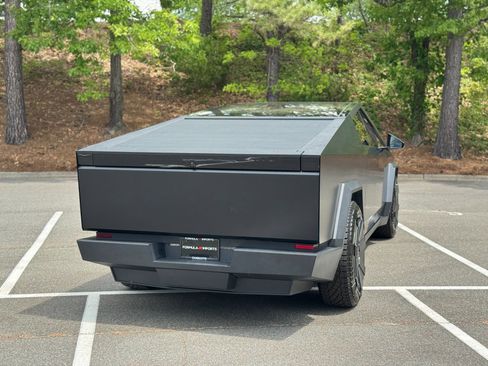 Used 2024 Tesla Cybertruck AWD Crew Cab image 11