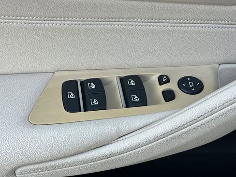 Used 2019 BMW 530e image 13