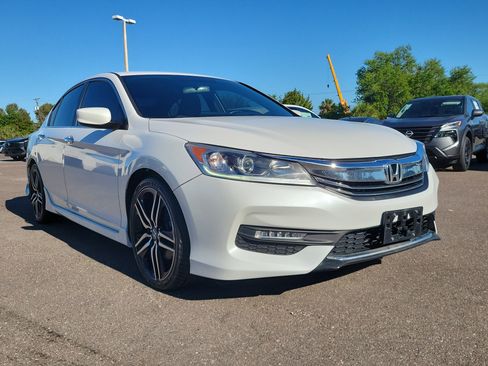 Used 2017 Honda Accord Sport image 2