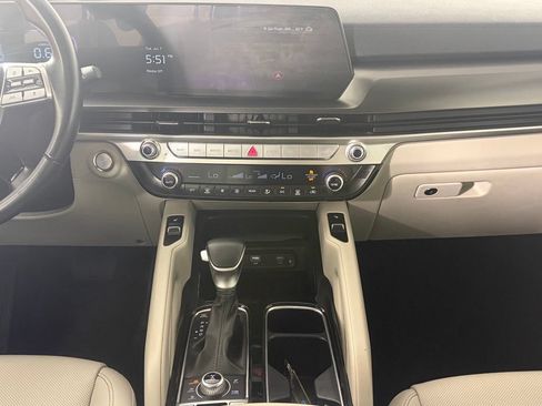 Certified 2024 Kia Telluride S w/ S Sunroof Package AWD/4WD image 2