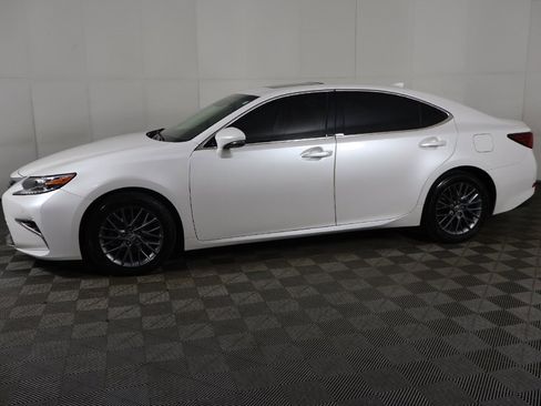 Used 2018 Lexus ES 350 w/ Ultra Luxury Package image 18