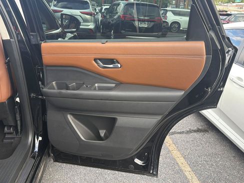 Used 2024 Nissan Pathfinder Platinum AWD/4WD image 30