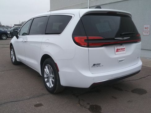 New 2026 Chrysler Pacifica Select image 7